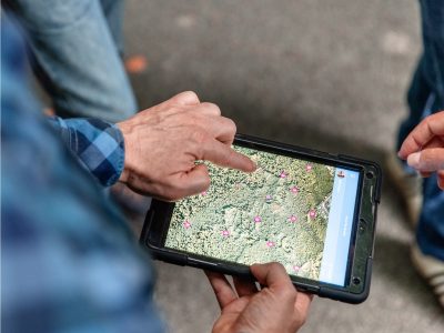 tablet with a map showing the way during a treasure hunt