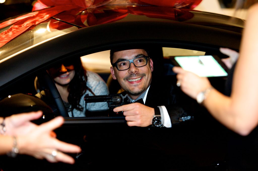 staging of a person in a car with a weapon during a cinema team building event